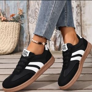 Women's Black White Casual Sneakers